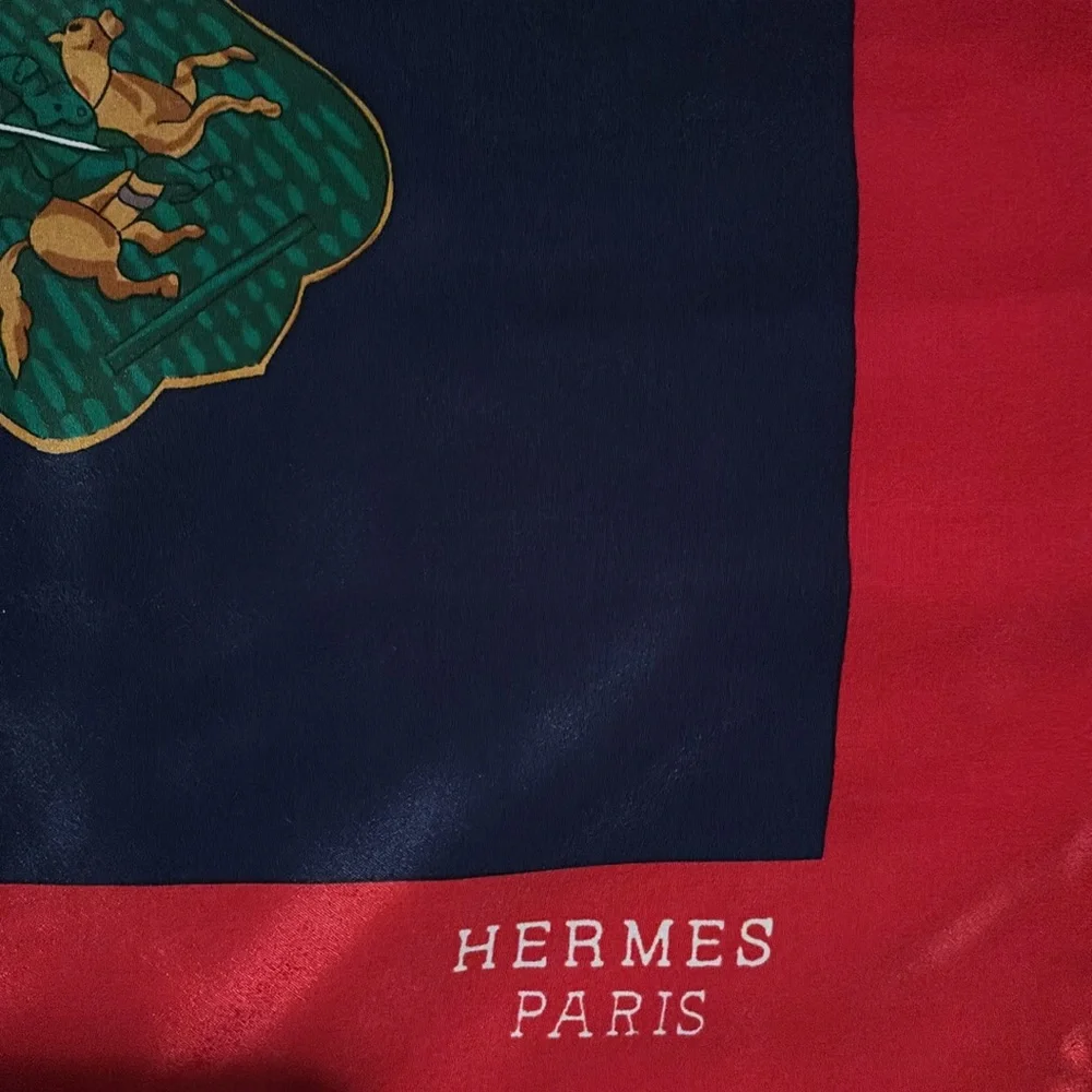 Authentic Vintage Hermès Paris Lion Crest Silk Scarf. 35”x35” - Picture 4 of 5